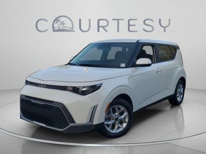 Certified 2025 Kia Soul LX w/ LX Technology Package