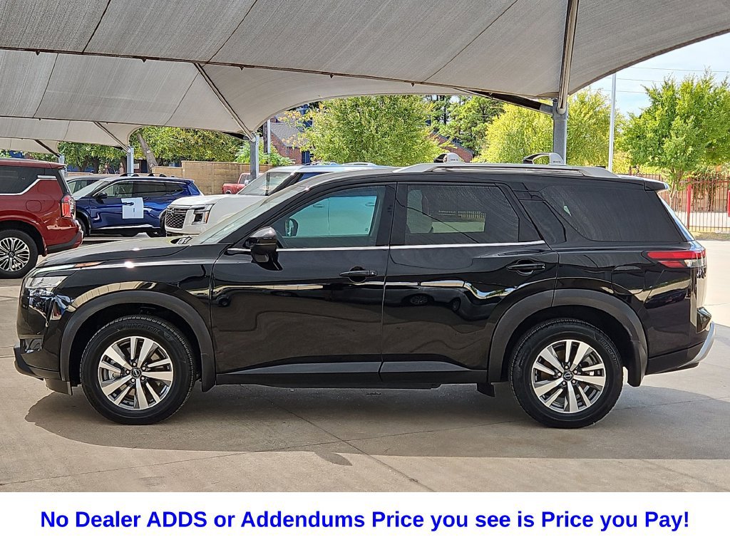 Used 2023 Nissan Pathfinder SL w/ Black Appearance Package FWD image 6