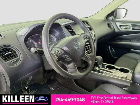 Used 2020 Nissan Pathfinder S FWD image 10