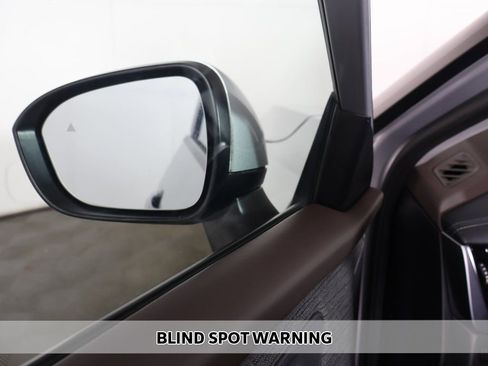 Used 2022 Nissan Rogue SV image 4