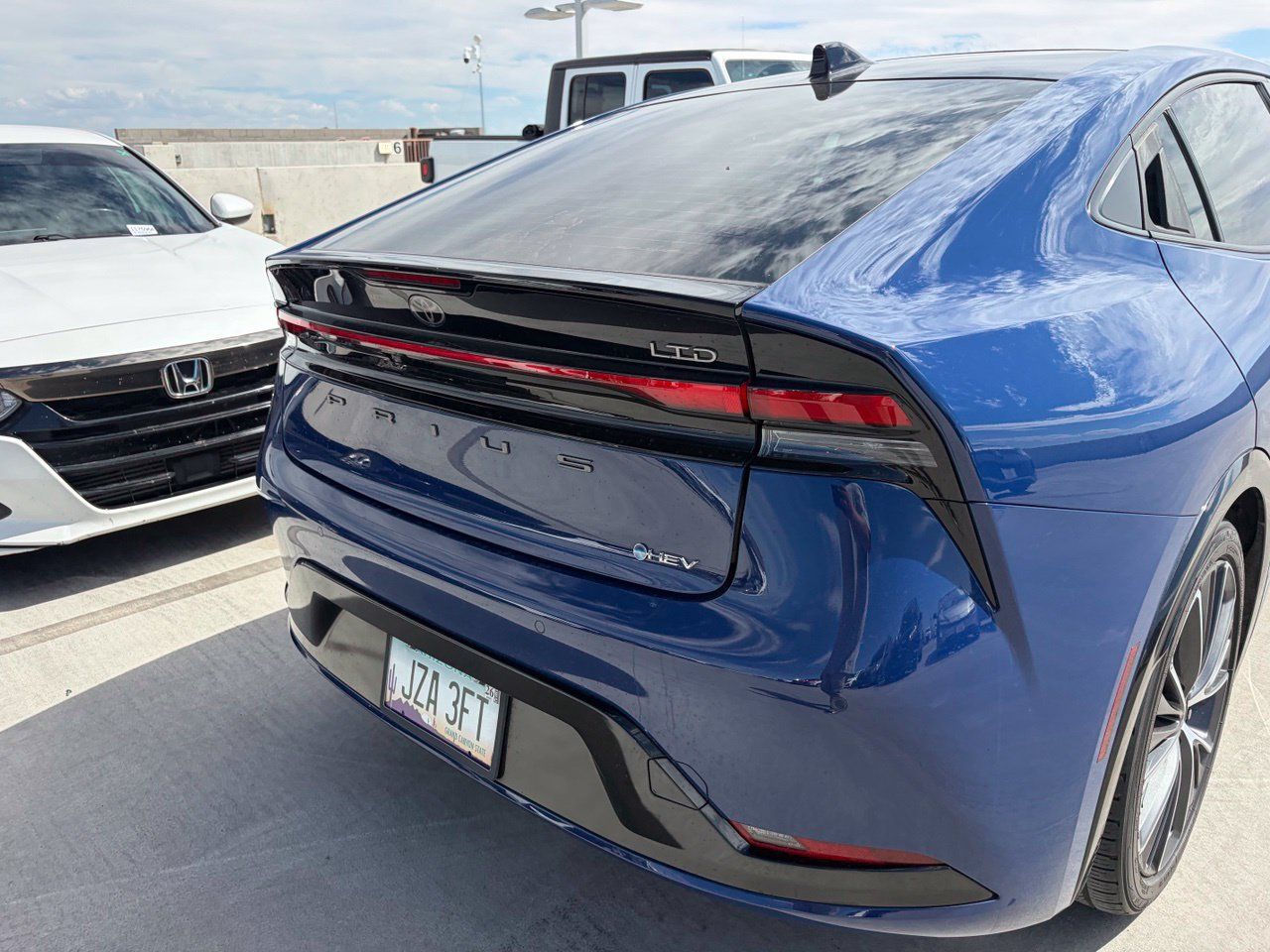 Used 2024 Toyota Prius Limited FWD image 4