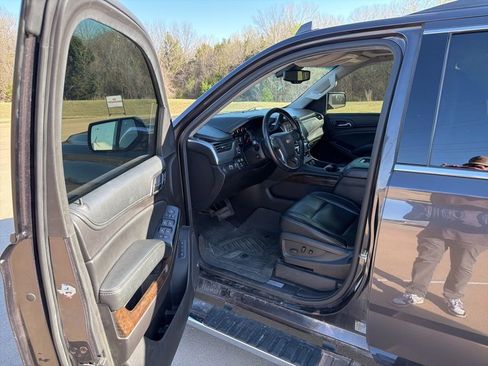 Used 2016 Chevrolet Suburban LT image 21