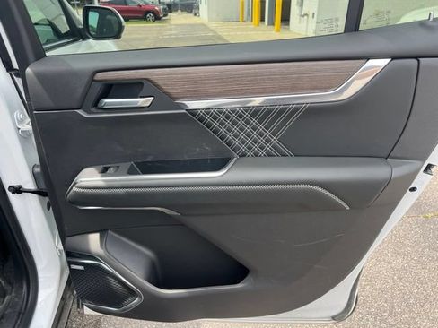 Used 2025 GMC Acadia Denali w/ LPO, Floor Liner Package AWD/4WD image 13