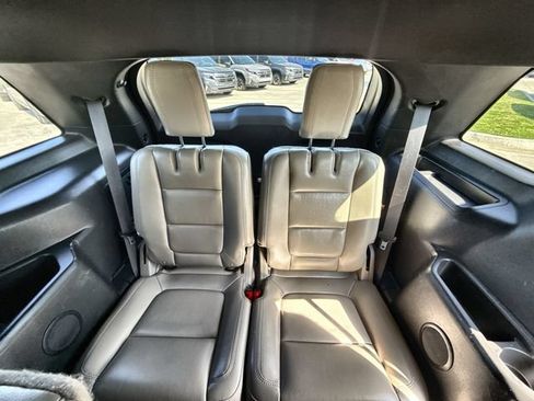 Used 2015 Ford Explorer XLT w/ Equipment Group 202A FWD image 22