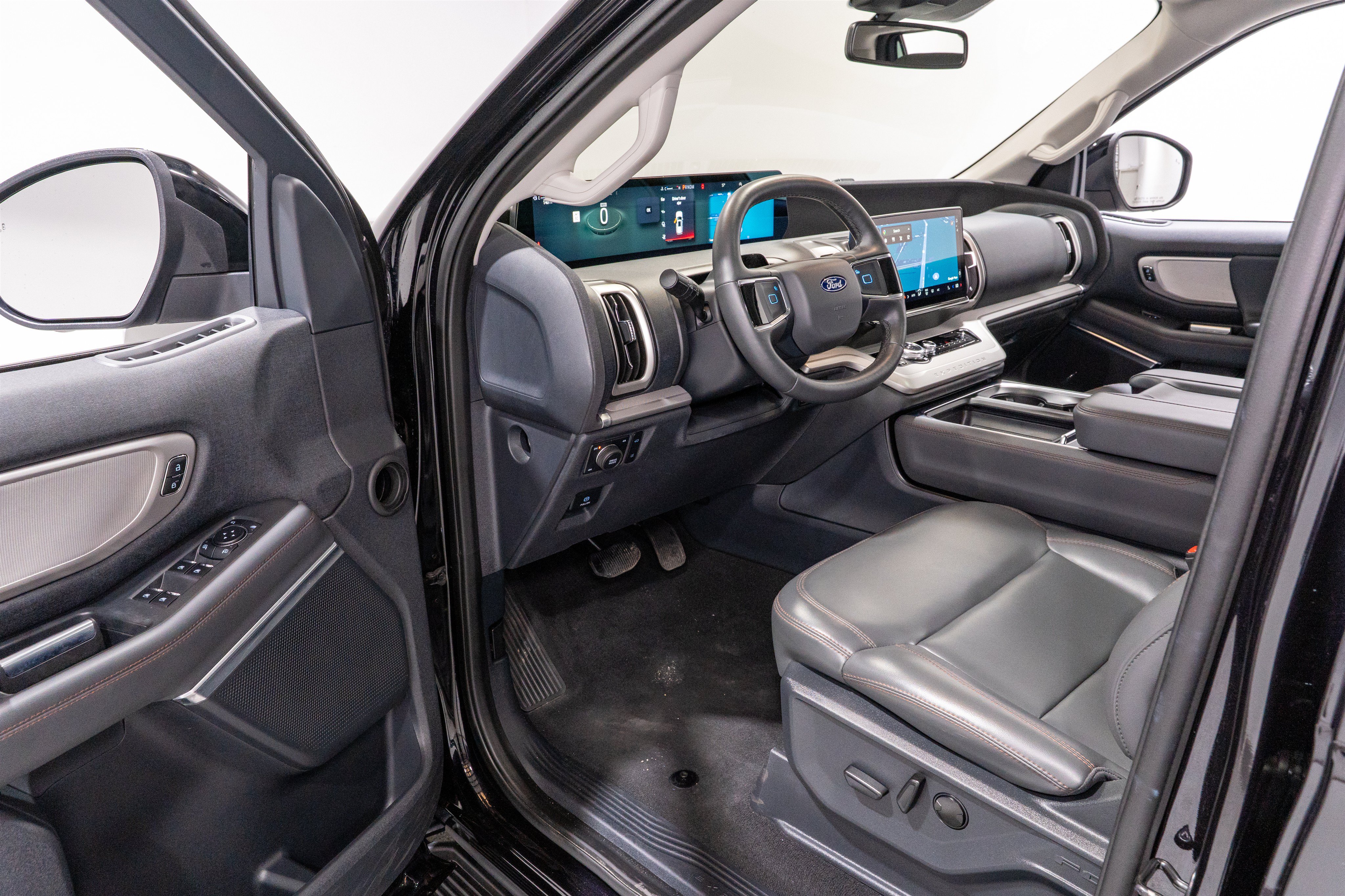 Used 2025 Ford Expedition Active AWD/4WD image 12