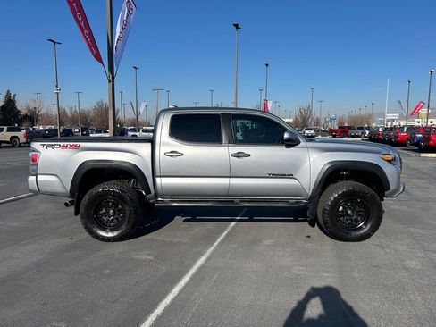 Certified 2020 Toyota Tacoma TRD Off-Road image 6