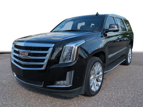 Used 2019 Cadillac Escalade Luxury RWD image 1