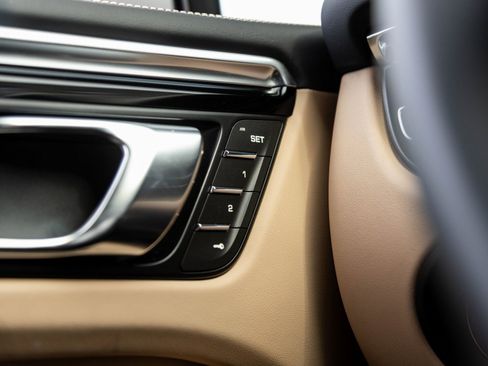 Certified 2025 Porsche Macan image 18