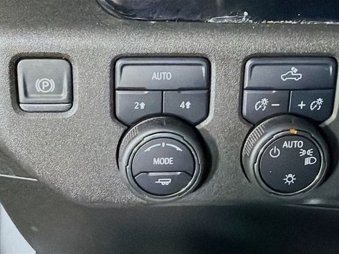Used 2024 Chevrolet Silverado 1500 LT AWD/4WD image 17