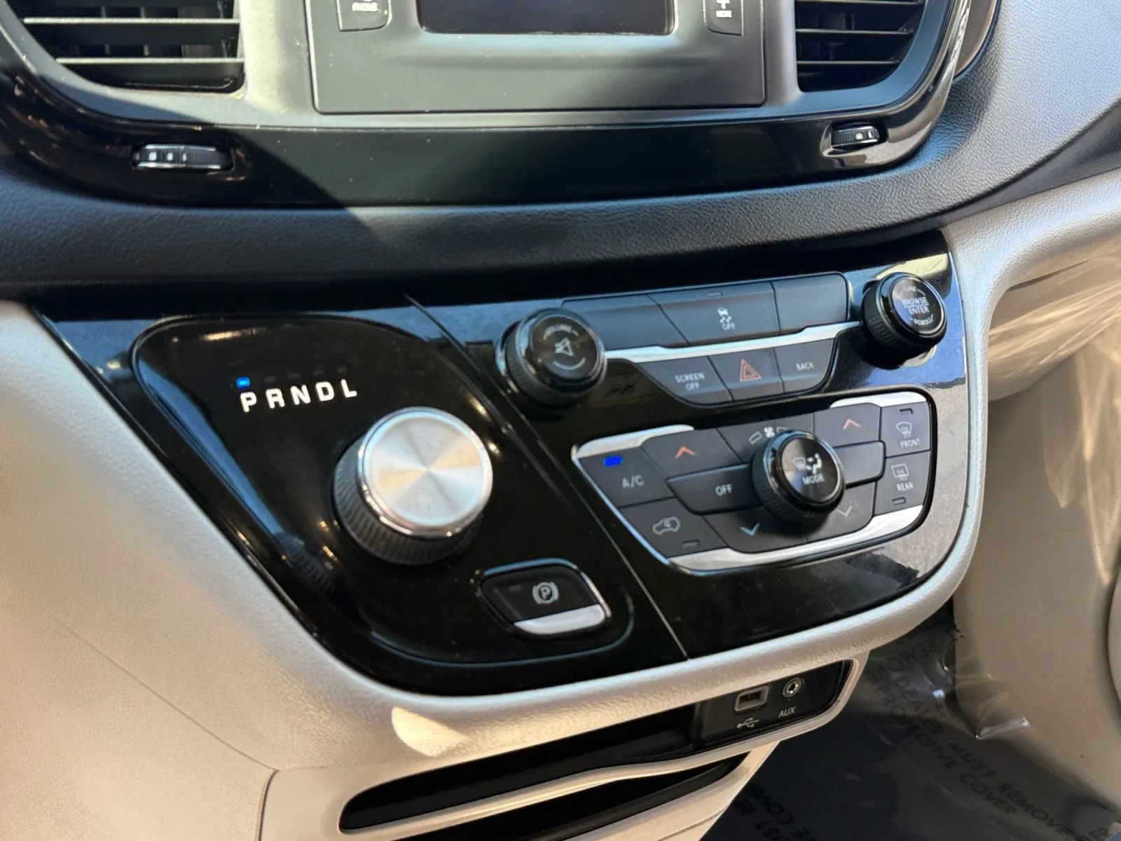 Used 2017 Chrysler Pacifica Touring FWD image 24