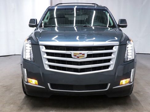 Used 2019 Cadillac Escalade ESV Premium Luxury image 2