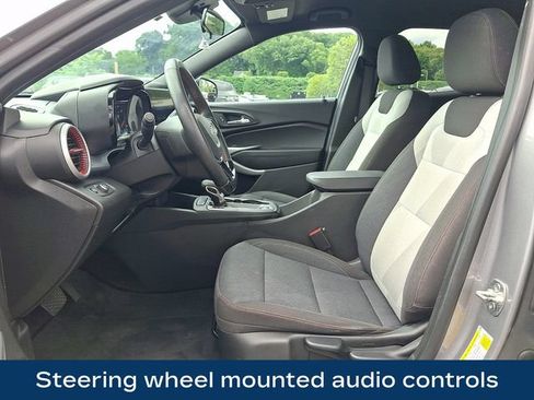 Used 2024 Chevrolet Trax RS FWD image 2