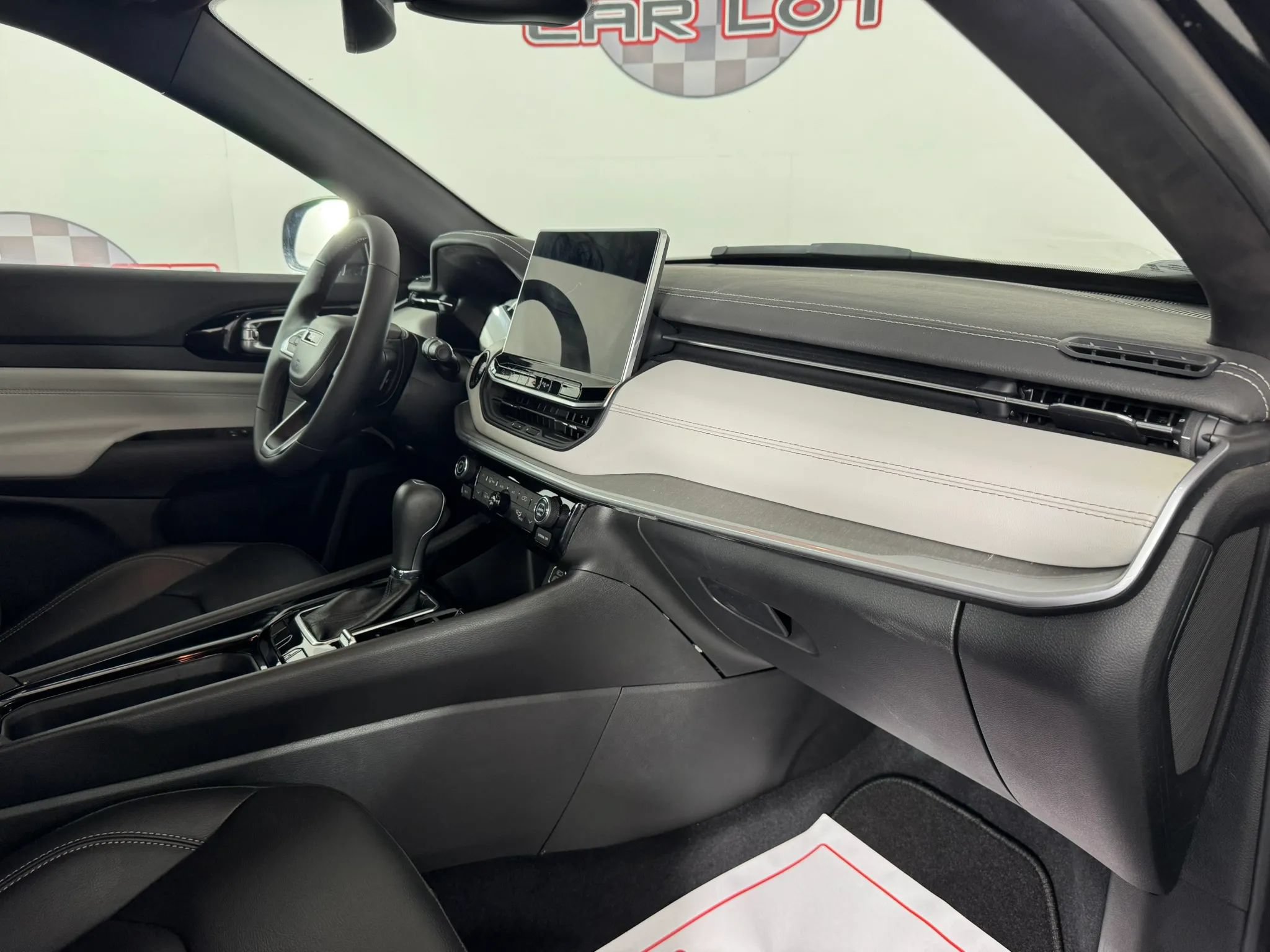 Used 2026 Jeep Compass Limited AWD/4WD image 12