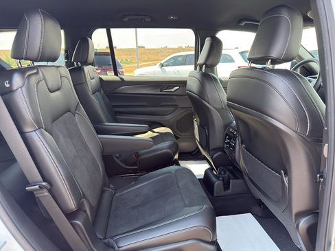 Certified 2025 Jeep Grand Cherokee L Laredo AWD/4WD image 14