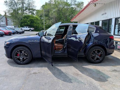 Used 2019 Maserati Levante image 5