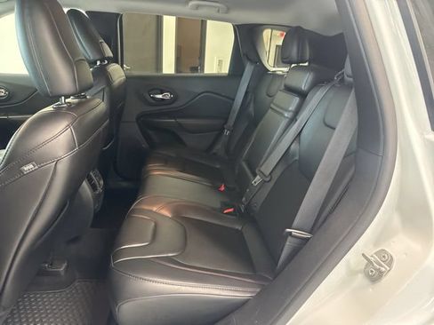 Used 2019 Jeep Cherokee Trailhawk w/ Cold Weather Group AWD/4WD image 6