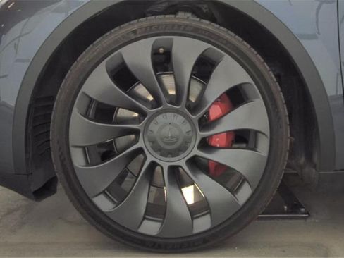 Used 2023 Tesla Model Y Long Range AWD/4WD image 20