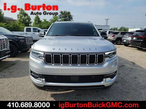 Used 2023 Jeep Wagoneer 4WD w/ Premium Group I image 2