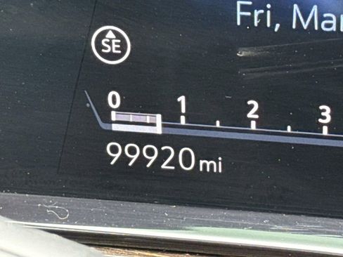 Used 2021 Cadillac Escalade Premium Luxury image 33