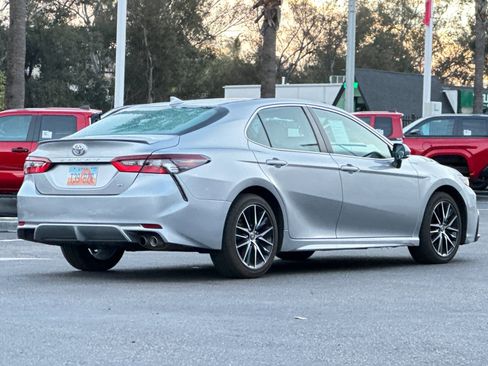 Used 2024 Toyota Camry SE image 5