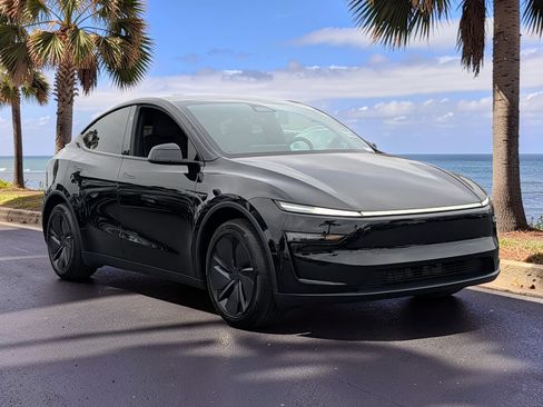 Used 2026 Tesla Model Y 2WD image 4