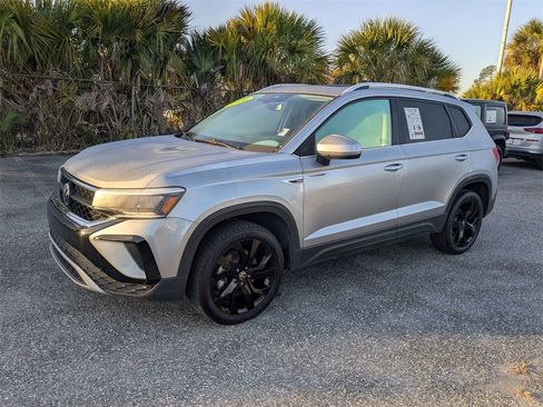 Used 2024 Volkswagen Taos SE image 8