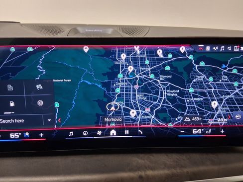 Certified 2024 BMW X7 M60i w/ Executive Package image 26