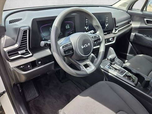 Used 2025 Kia Sportage LX FWD image 7