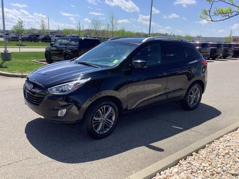 Used 2015 Hyundai Tucson SE image 1