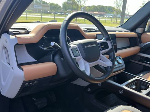 Certified 2023 Land Rover Defender 130 X-Dynamic SE AWD/4WD image 19
