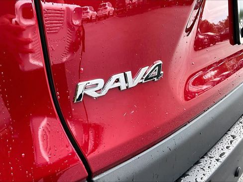 Used 2022 Toyota RAV4 XLE Premium FWD image 33