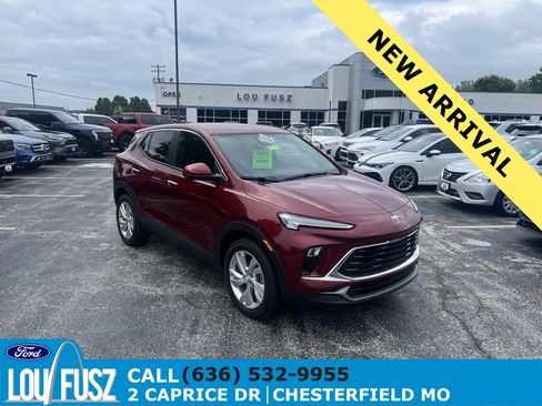 Used 2024 Buick Encore GX Preferred FWD image 1