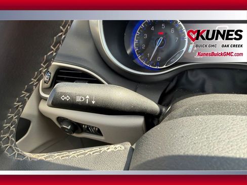 Used 2024 Chrysler Pacifica Touring-L image 15