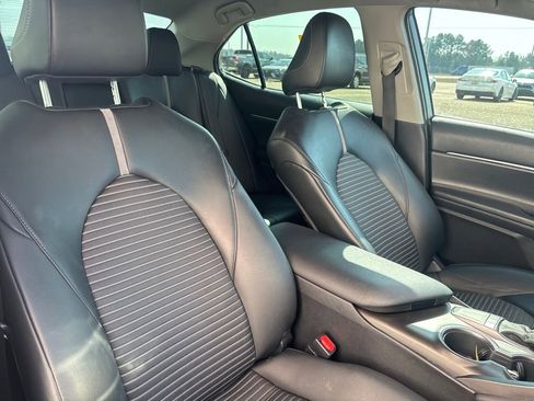 Used 2022 Toyota Camry SE w/ Convenience Package image 16