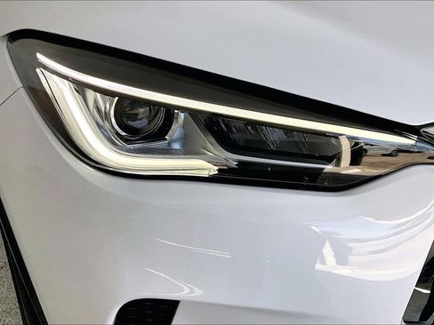 Certified 2025 INFINITI QX50 Pure image 38