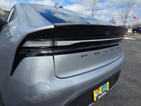 Used 2025 Toyota Prius Plug-In Hybrid image 34