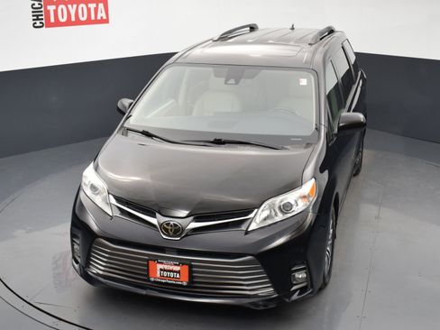 Used 2020 Toyota Sienna XLE image 29