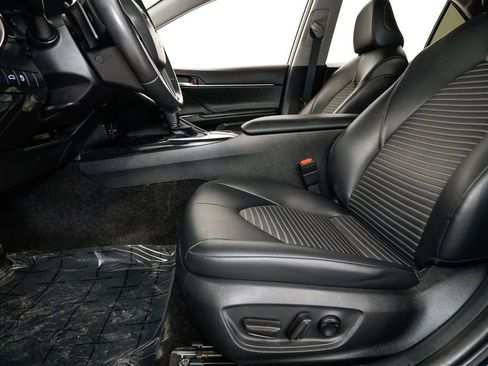 Used 2018 Toyota Camry SE image 9