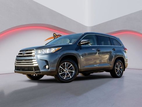 Used 2019 Toyota Highlander XLE image 1