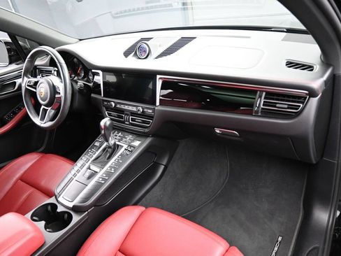Certified 2020 Porsche Macan AWD/4WD image 31
