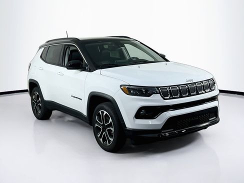 Used 2022 Jeep Compass Limited w/ Sun and Sound Group AWD/4WD image 3