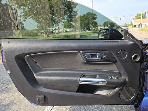 Used 2019 Ford Mustang Coupe w/ Equipment Group 101A RWD image 13