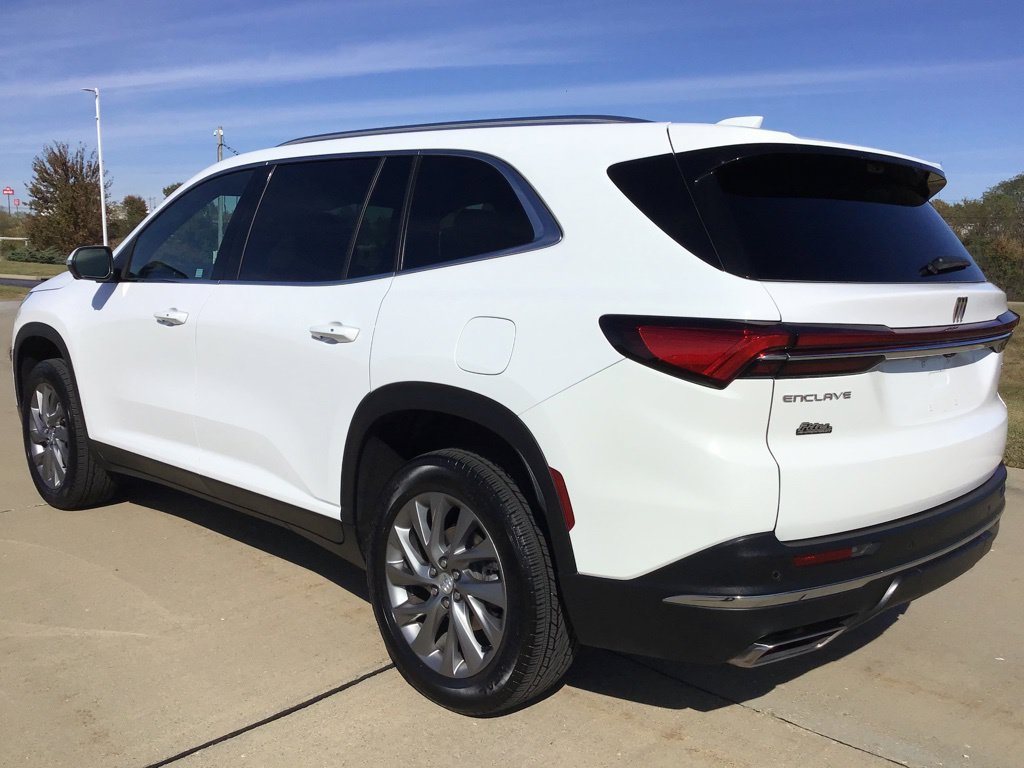 Used 2026 Buick Enclave Preferred w/ Power Package FWD image 4