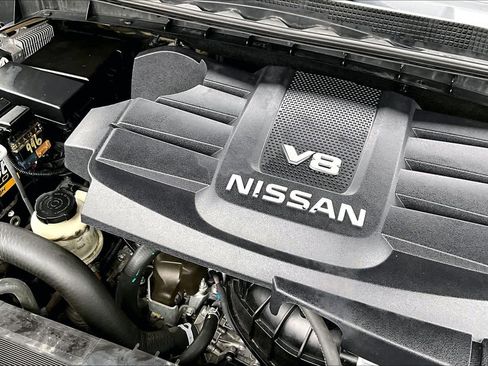 Used 2019 Nissan Titan SV w/ SV Convenience Package image 32