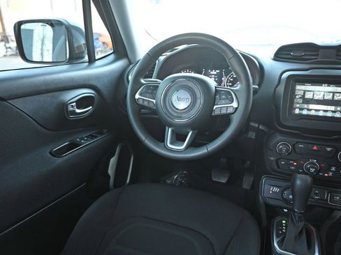Used 2018 Jeep Renegade Latitude image 10