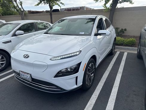 Used 2023 Hyundai Kona SE image 1