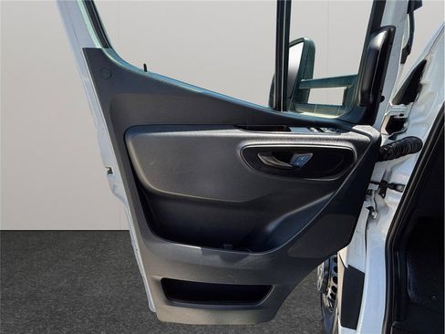 Used 2021 Mercedes-Benz Sprinter 4500 image 15