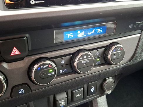 Used 2022 Toyota Tacoma TRD Sport image 19