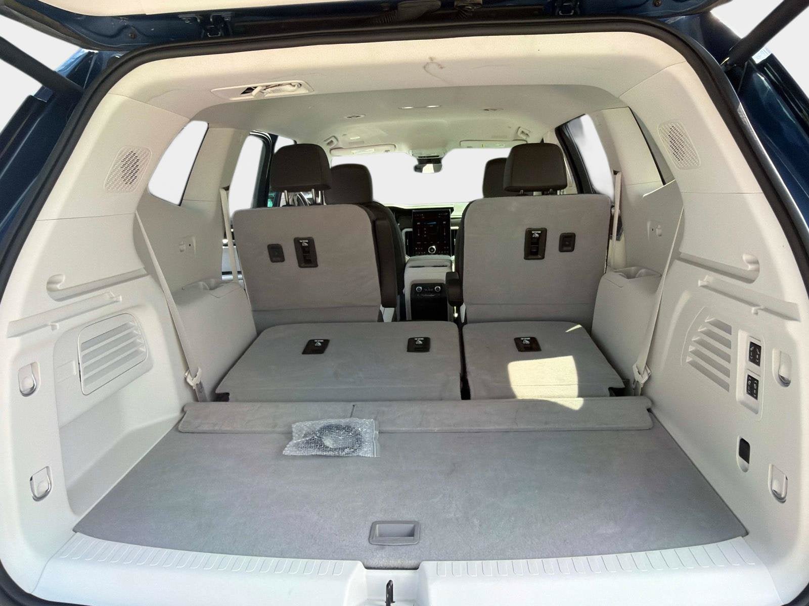 Used 2024 GMC Acadia Denali w/ Super Cruise Package FWD image 11