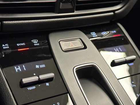 Certified 2025 Porsche Macan image 22